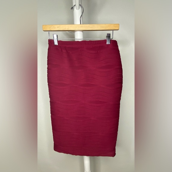 NaNa Ribbed Fuchsia Pencil Skirt - Picture 4 of 8
